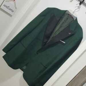 Elegant Men's Green Suit Size 48 with Black Lapel